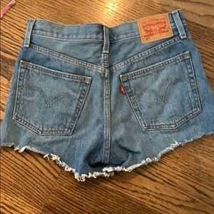 Levi’s 501 shorts size 25